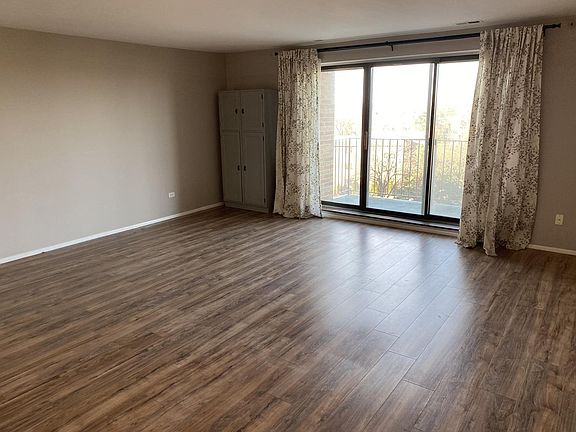 5th image of 1727 W Crystal Ln Unit 503