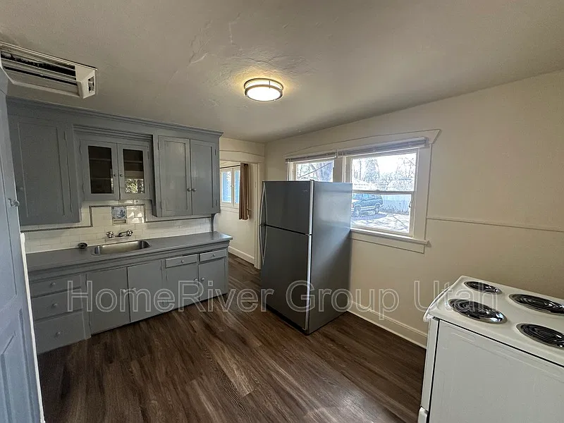 3 bed, 1.0 bath, 850 sqft, $1,395 — Photo 2
