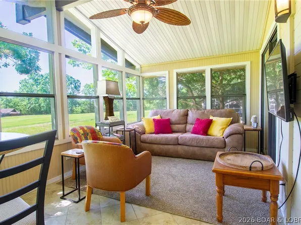 24 Canoe Ct, Osage Beach, MO 65065