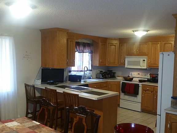 Breakfast bar in kitchen