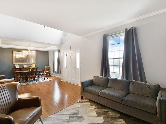 4th image of 1 Lake Vista Ct