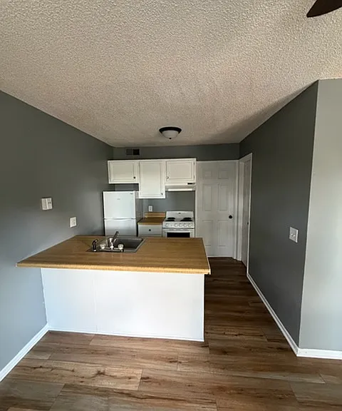 1014 Sylvan St #12 — Photo 5