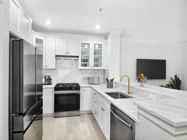 121 Abbie Ct, West New York, NJ 07093