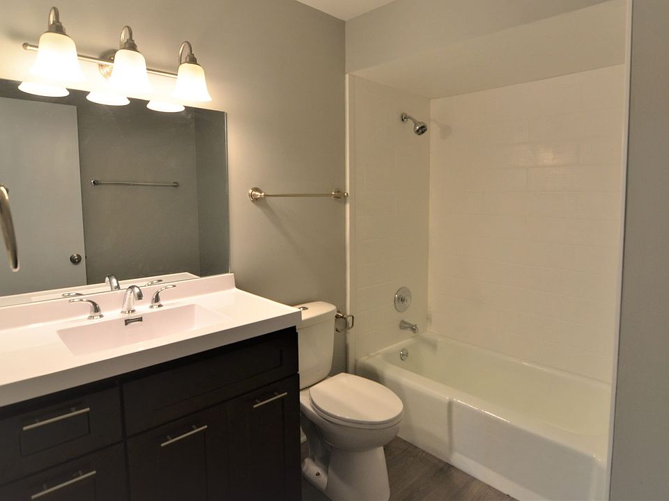 2615 Northfield Ave # 1 br / 1.0 ba, $980, Waukegan, IL 60085 | Zillow