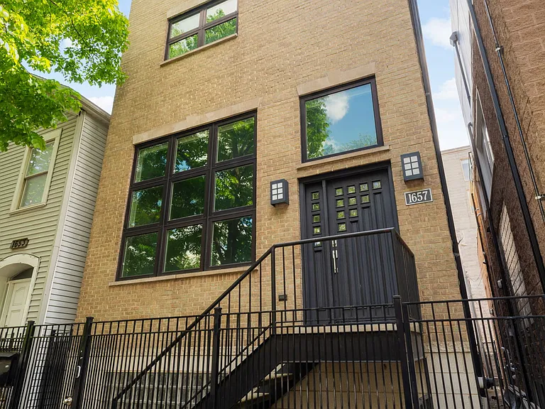 1657 W Erie St — Photo 31