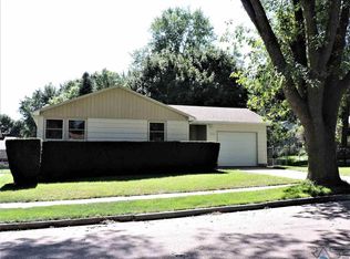 3905 E 19th St, Sioux Falls, SD 57103