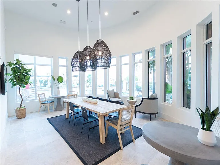 Solano at Miramar — Photo 12
