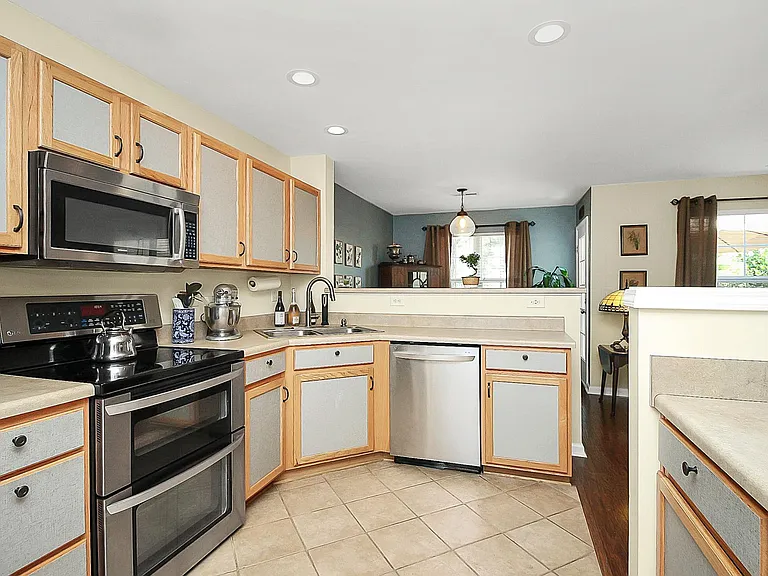 2292 Hanover Ct — Photo 12