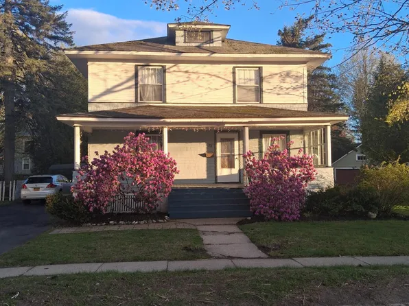 15 3rd St, Malone, NY 12953