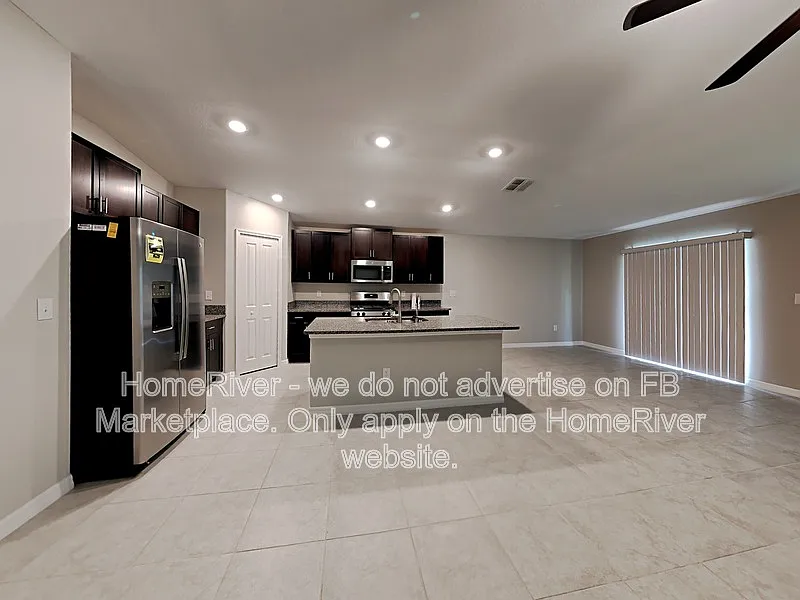 4 bed, 2.0 bath, 1936 sqft, $2,345 — Photo 3