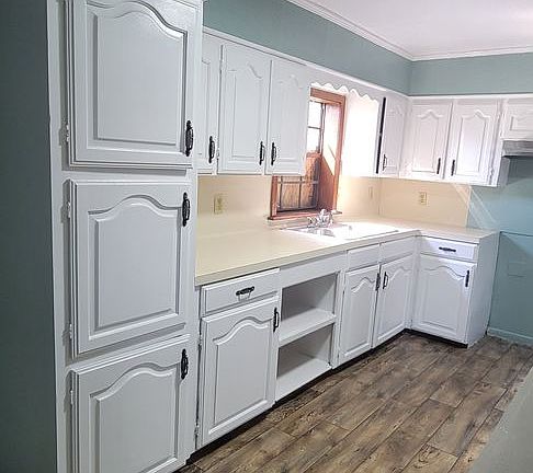 4th image of 2904B Regent St