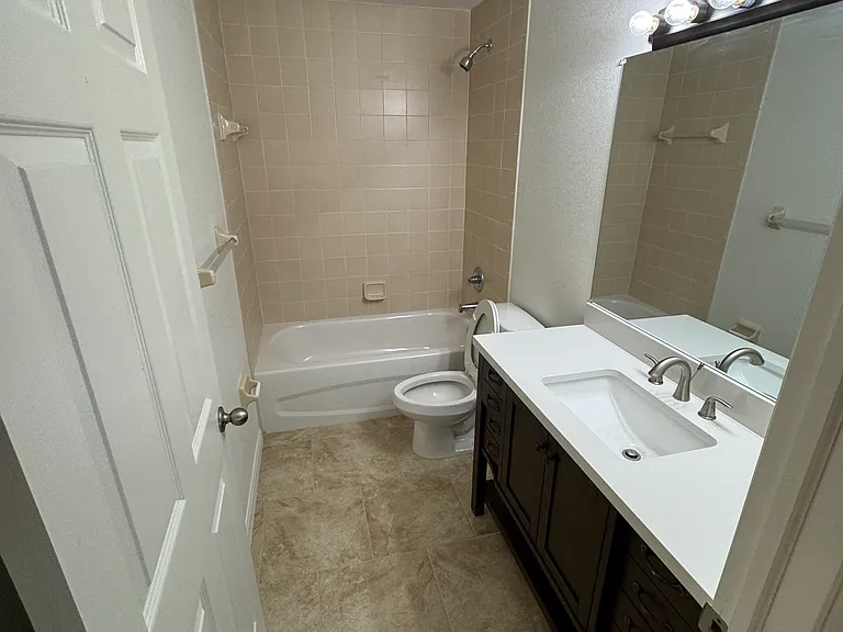 1447 NW 52nd Ave — Photo 9