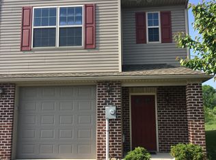 207 Merriweather Dr, Chambersburg, PA 17201