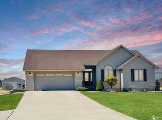 8901 Chinavare Rd, Newport, MI 48166