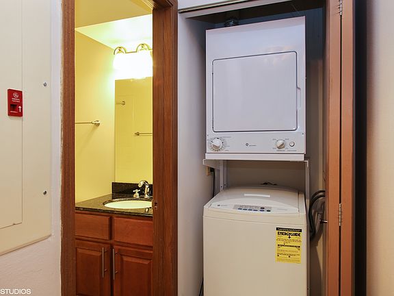 3rd image of 75 Kristin Cir APT 201