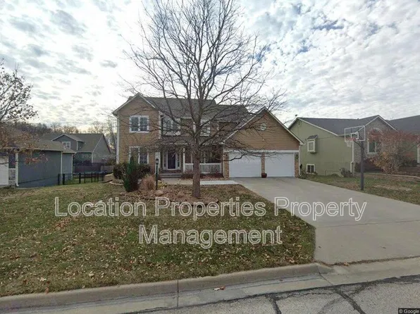 3215 Nottingham Ct, Lawrence, KS 66049