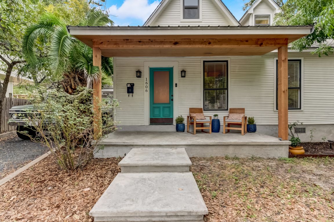 W 14th St-006
