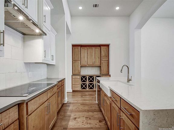 5th image of 105 Westmont