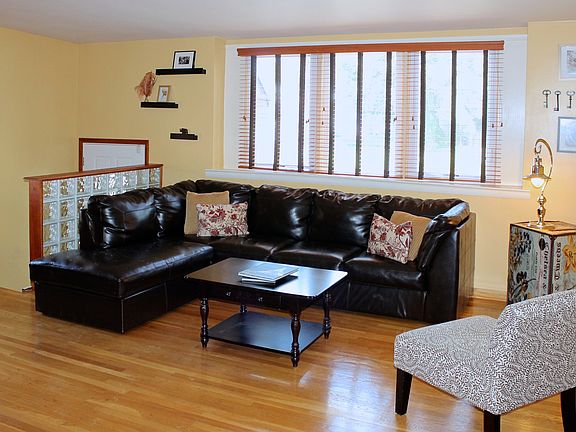 3rd image of 8238 Rockwell Ave