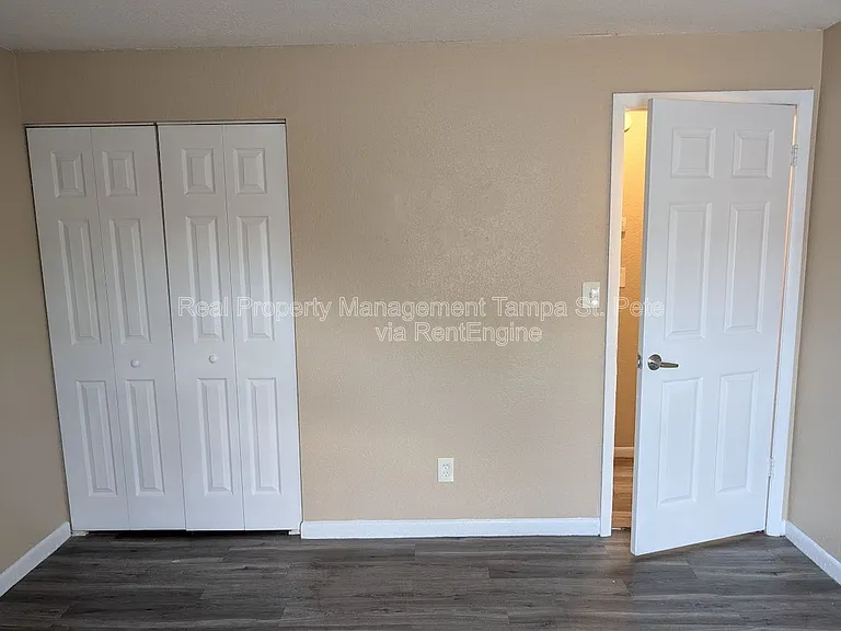 8429 N 39th St #3 — Photo 11