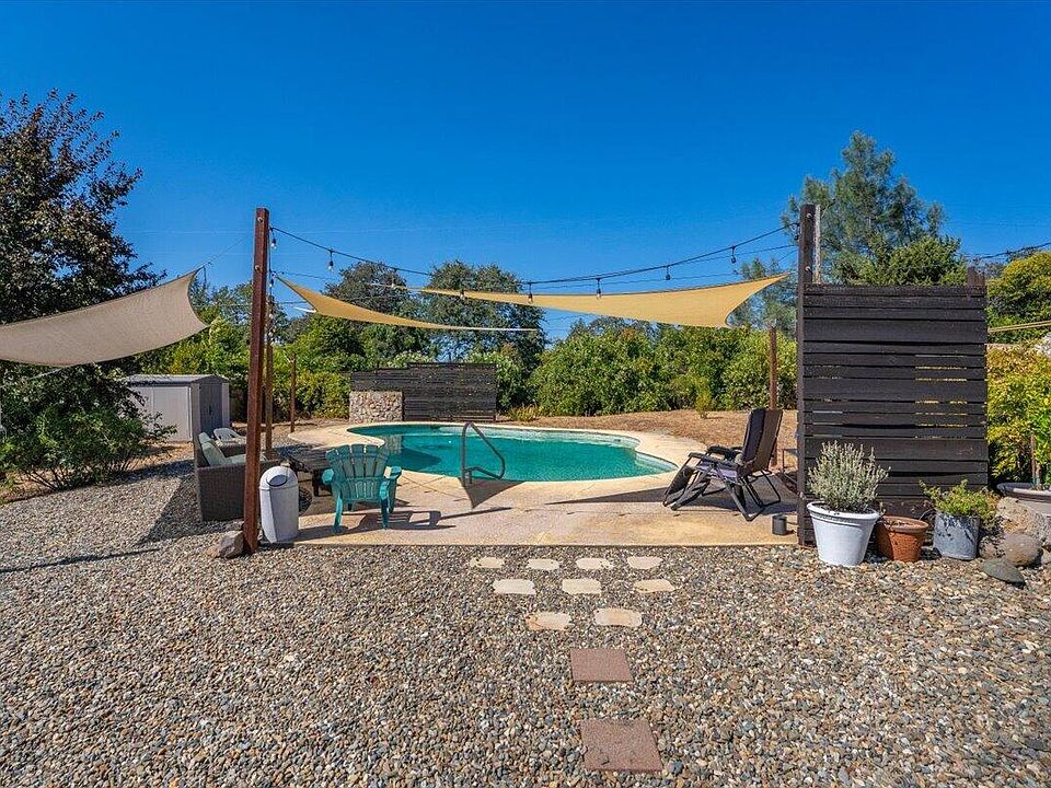 1st image of 1394 Mistletoe Ln