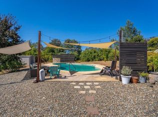 1394 Mistletoe Ln, Redding, CA 96002