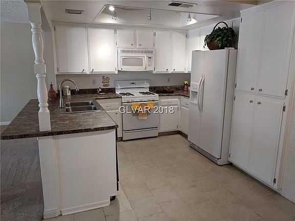 4th image of 2526 Siesta Ave
