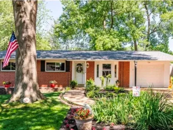 1228 Capri Dr, Saint Louis, MO 63126
