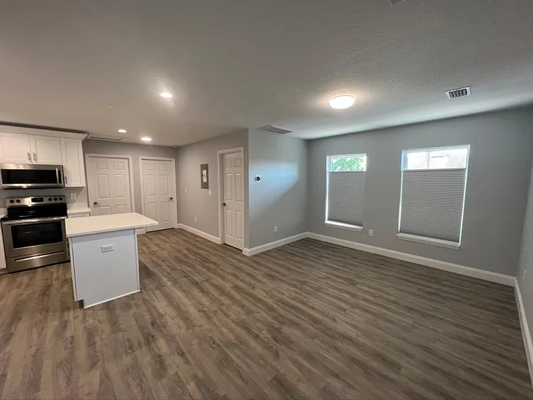 2736 W Chestnut St #2 — Photo 12