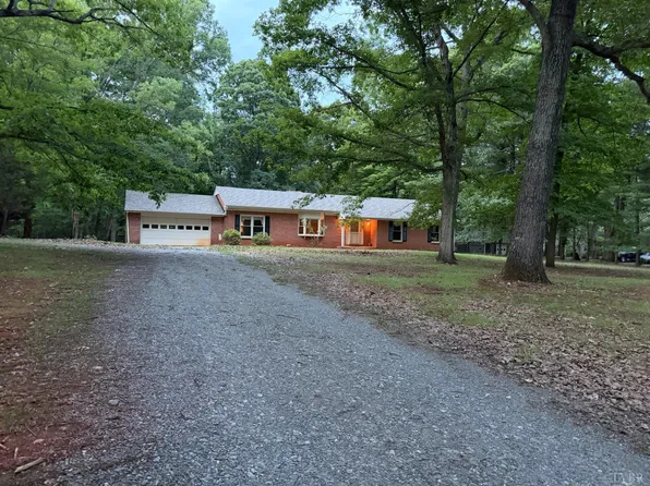 129 Foxwood Dr, Goode, VA 24556