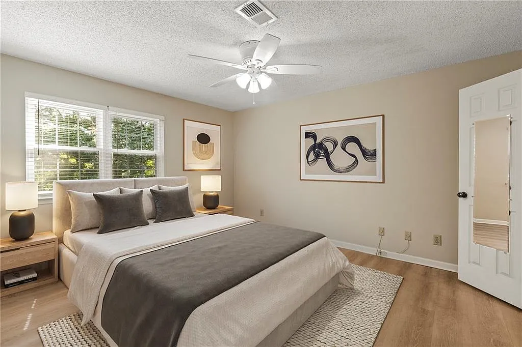 2 bed, 2.0 bath, 823 sqft, $2,000 — Photo 3