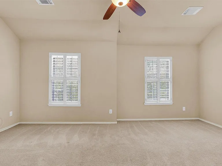 31 N Walden Elms Cir — Photo 12