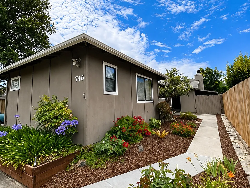 746 W Hacienda Ave