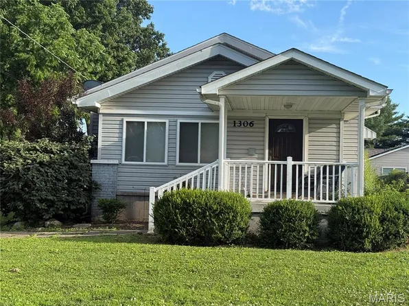 1306 Main St, South Roxana, IL 62087