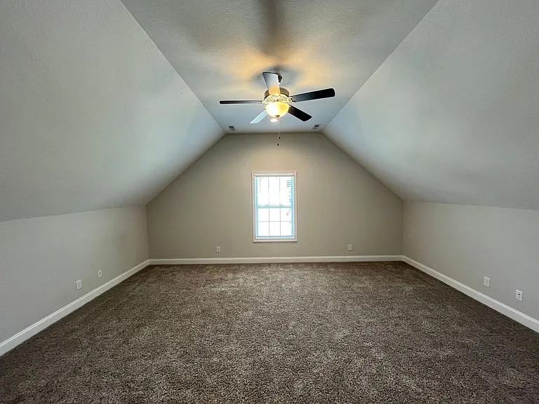 557 Dexter Dr — Photo 28
