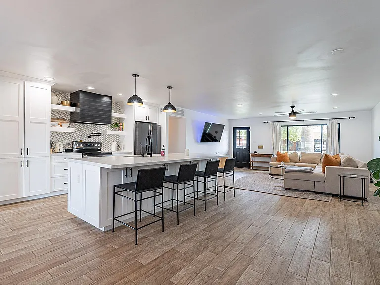 8710 E Monte Vista Rd — Photo 2