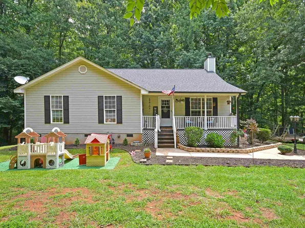 450 Waspnest Rd, Wellford, SC 29385