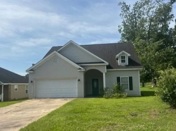 100 Grove Pointe Dr, Thomasville, GA 31792