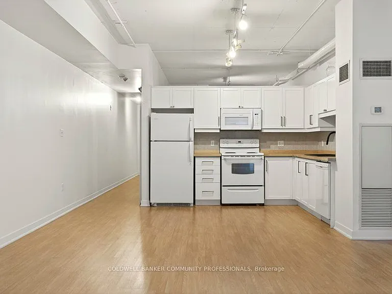 120 Jackson St W — Photo 32