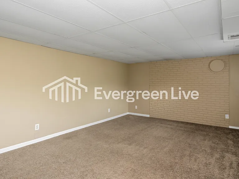 8507 New Field Cir — Photo 4
