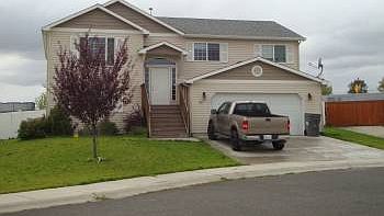1st image of 831 Kelsea St
