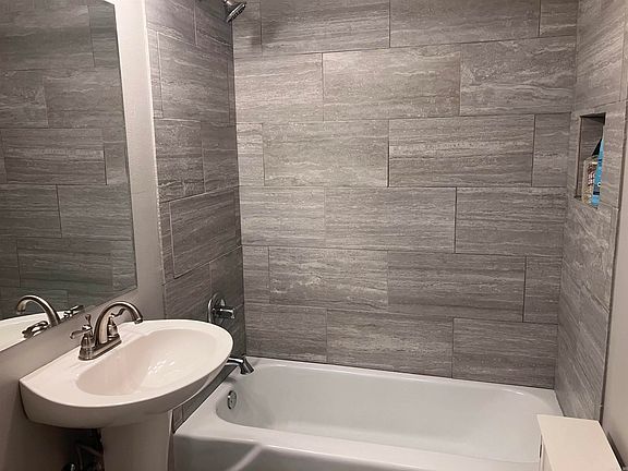 3rd image of 506 W Pleasure Ave