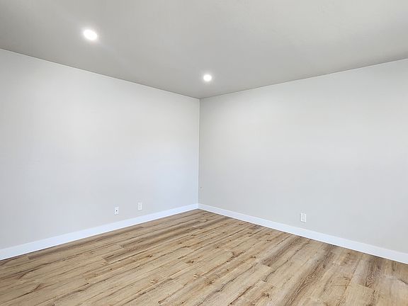 3rd image of 465 Esplanade Ave APT 8