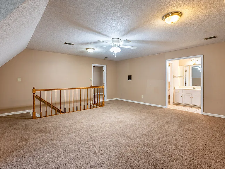 4135 Knollcrest Cir N — Photo 25
