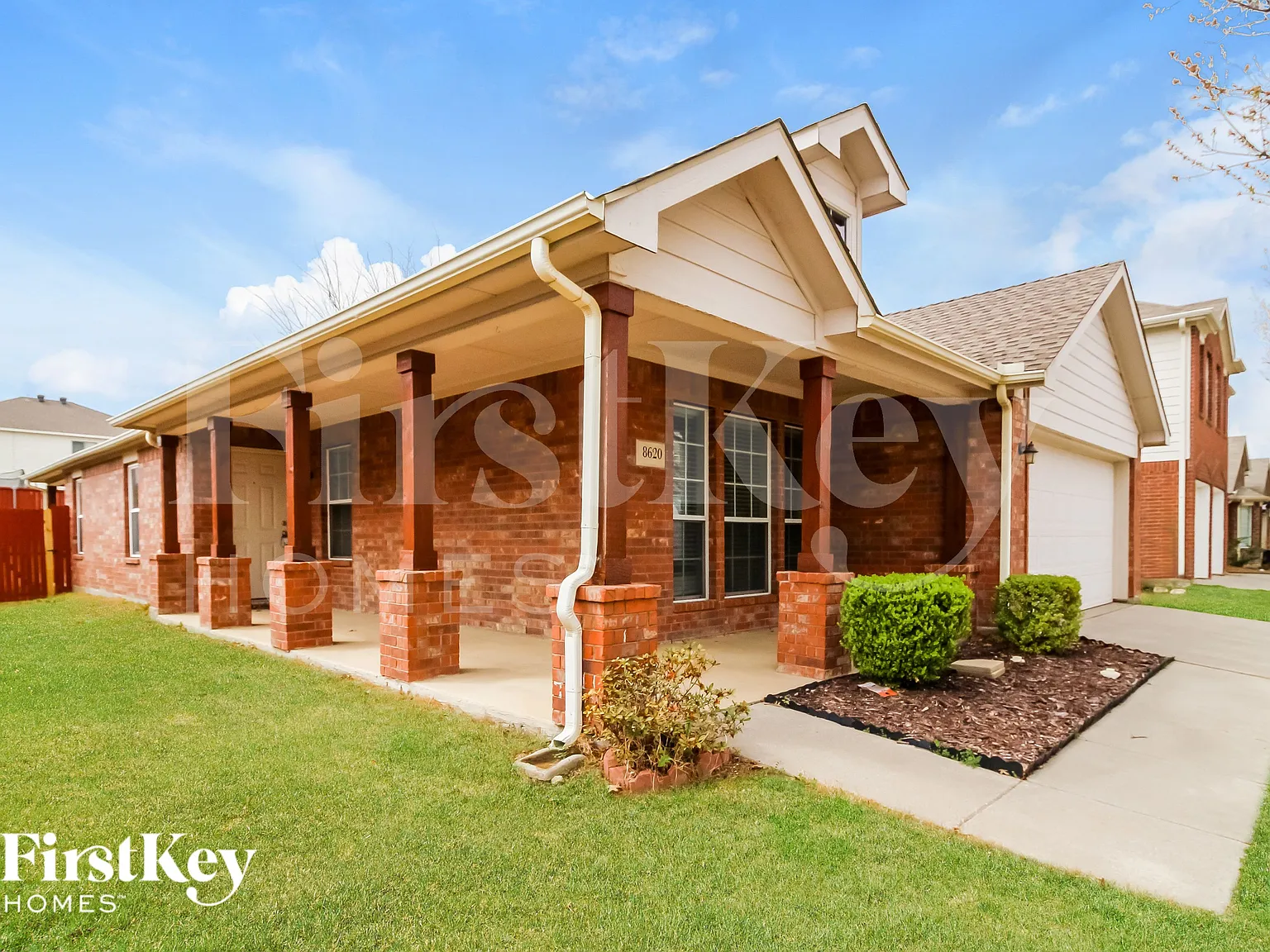 3 bed, 2.0 bath, 1395 sqft, $2,275 — Photo 2