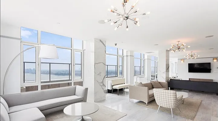 Rented by Batra Group Inc | media 33