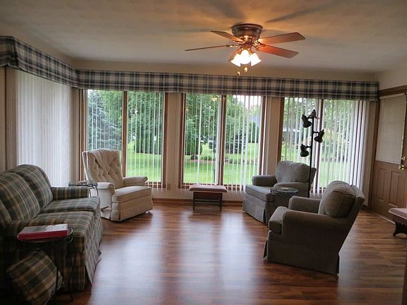 3rd image of 4018 Dorchester Dr #3