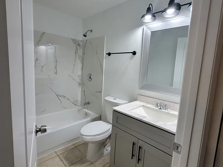11232 Pendleton Ave — Photo 13