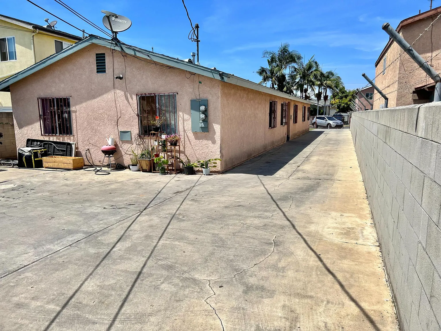 3 bed, 950 sqft, $3,100 — Photo 2