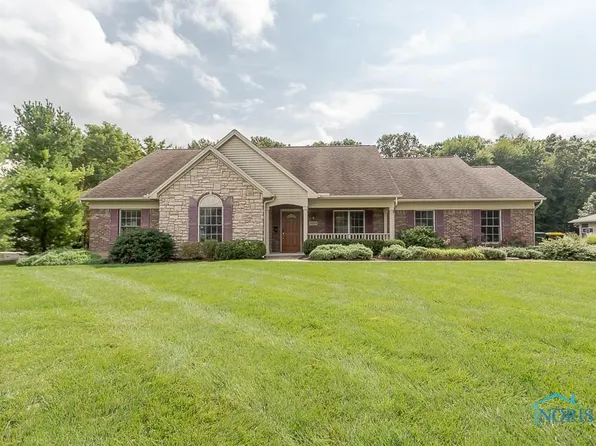 11113 Oak Pointe Dr, Whitehouse, OH 43571